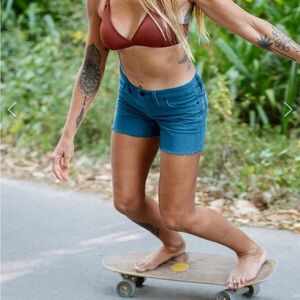 Carve 4” Shorts - Size 6 - Like New!